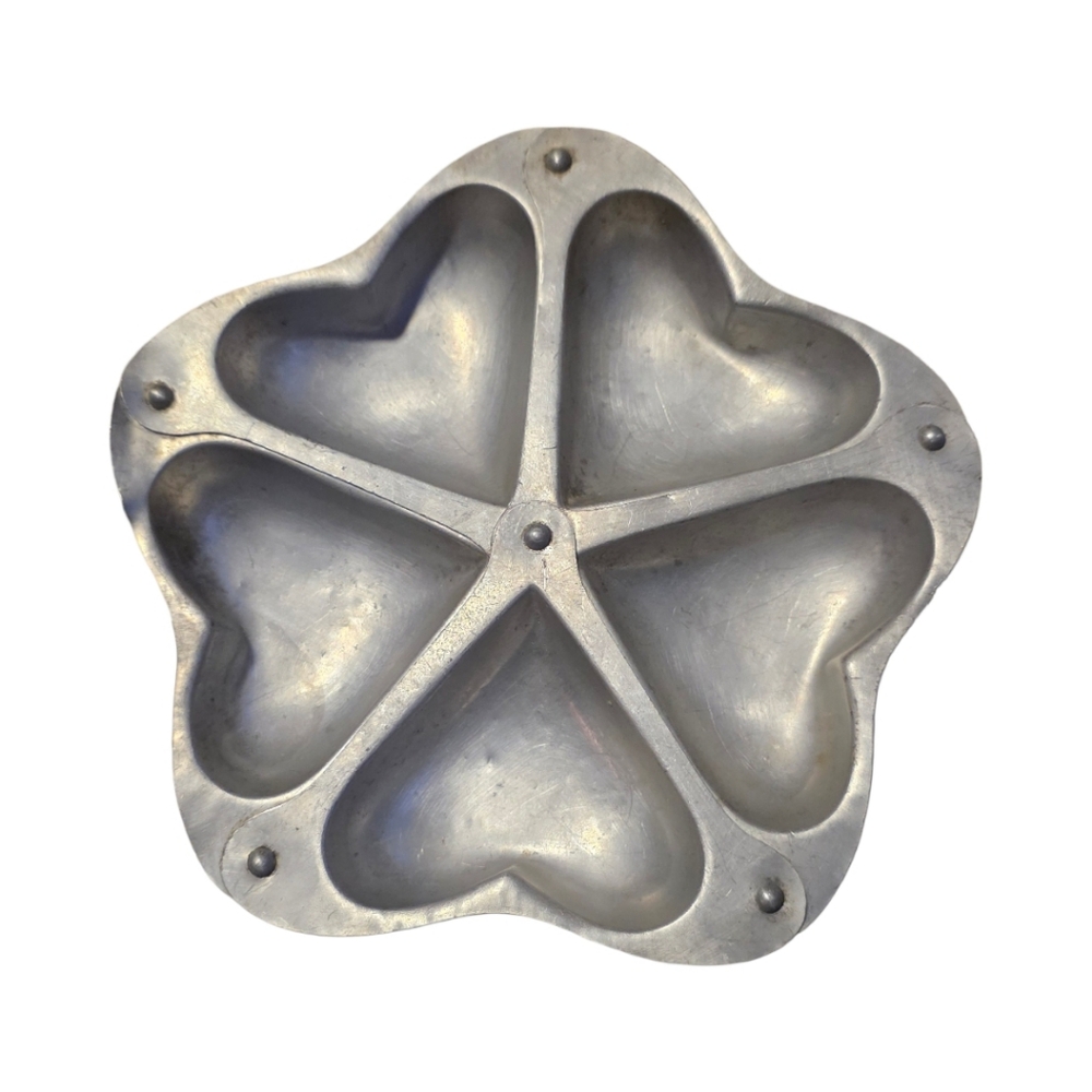 Vintage Aluminum Heart Cake Pan |Mid Century Heart Baking Tin
